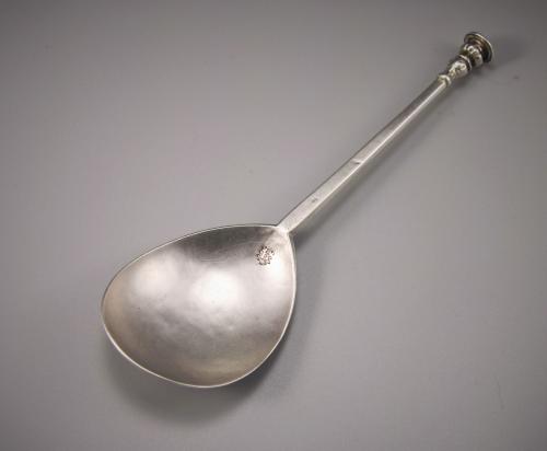 CHARLES I SUSSEX Sterling Silver Seal Top Spoon by William Dobson. Sussex circa 1631