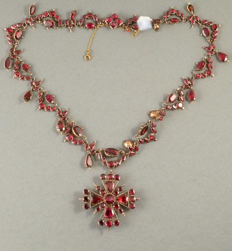 Georgian gold garnet necklace with removable pendant Circa 1820