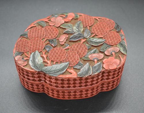 A Chinese two-colour cinnabar lacquer box and cover