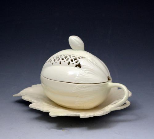 English creamware pottery melon tureen,18th century
