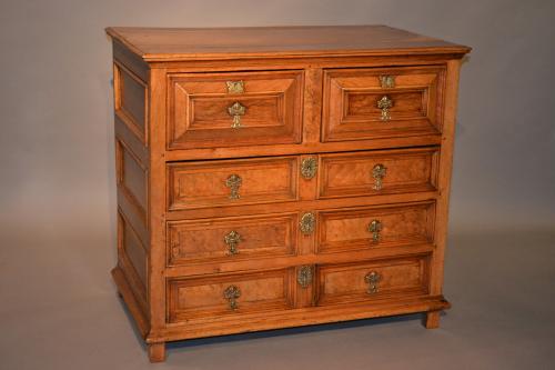 A Queen Anne walnut chest of drawers