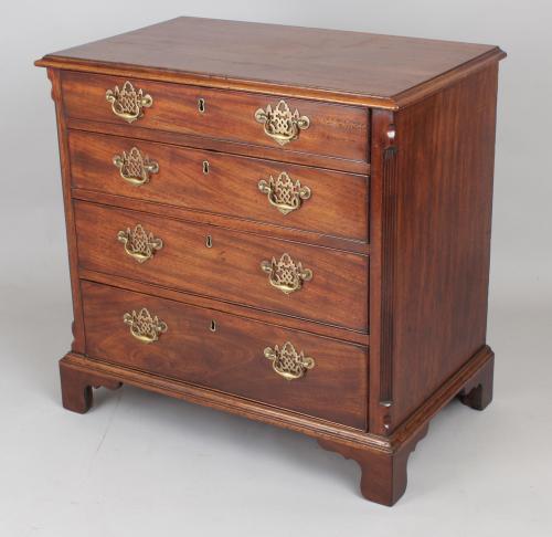 George III period small mahogany chest-of-drawers