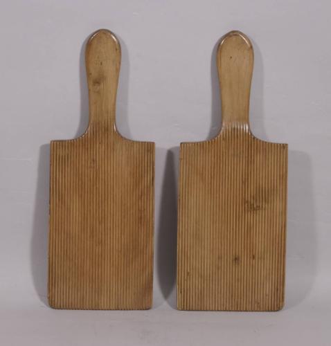S/3995 Antique Treen Early 19th Century Pair of Large Boxwood Butter Hands