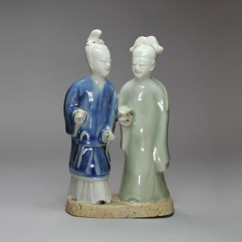 Fine Chinese biscuit group of a couple, Qianlong (1736-1795)