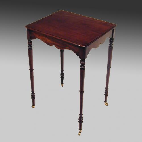Small 19th century Georgian mahogany centre table