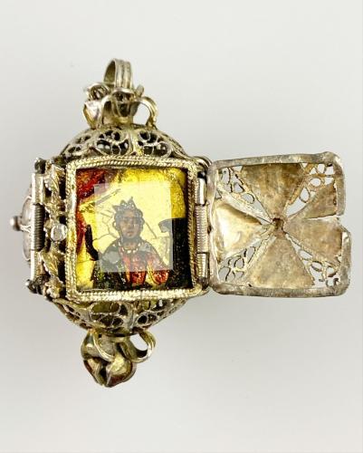 Silver filigree pendant with églomisé miniatures. Spanish, 17th century