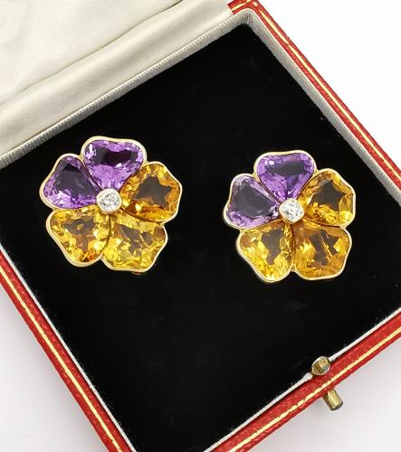 Pair of flower earrings