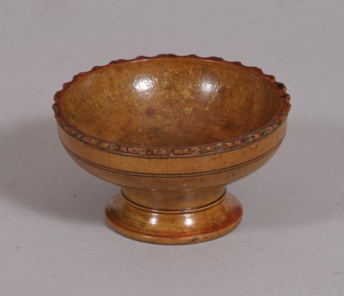 S/4064 Antique Treen Sycamore Searce of the Georgian Period
