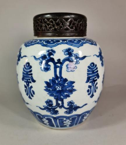 Chinese blue and white ginger jar Kangxi(1662-1722)