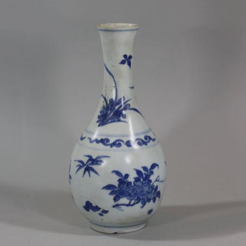 Small Chinese blue and white 'Hatcher Cargo' bottle vase, Shunzhi period (1644-46)