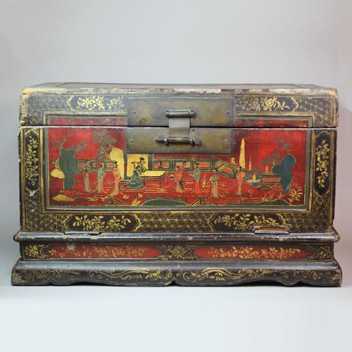 Chinese lacquered wooden box, late Ming, early 17th century