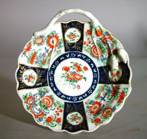 First Period Worcester Porcelain Queen's Pattern Blind Earl Sweetmeat Dish, Circa 1768-70