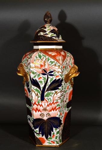 Regency Chamberlain Worcester Hexagonal Porcelain Imari Large Vase, Finger & Thumb Design, Circa 1800-20