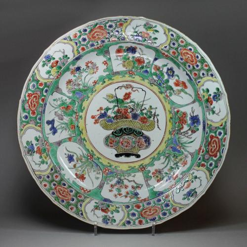 Chinese famille-verte charger, Kangxi (1668-1722)