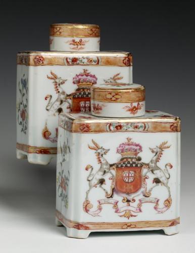 Two Chinese export porcelain tea caddies and covers, circa 1720, Kangxi reign, Qing dynasty