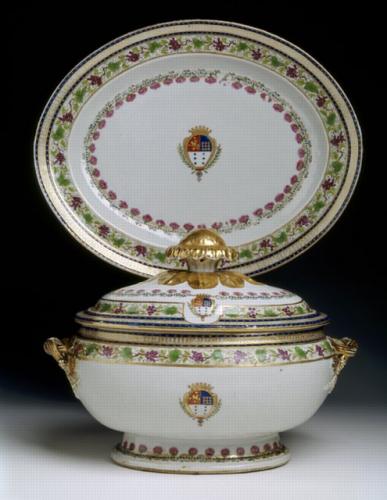 Chinese export porcelain soup tureen and cover, arms of Sande e Castro, c. 1820, Jiaqing reign, Qing dynasty