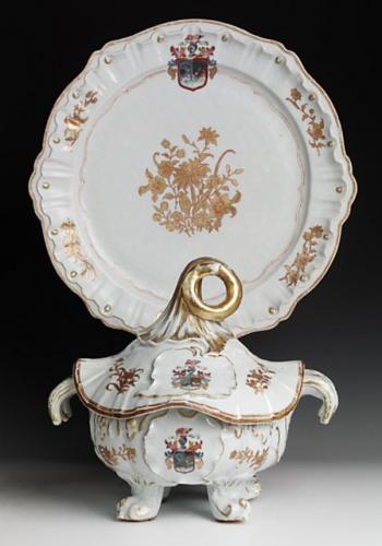 Chinese export porcelain soup tureen and stand, arms of Arguello, circa 1770, Qianlong reign, Qing dynasty
