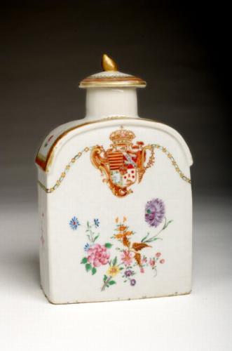 Chinese export porcelain tea caddy and cover, arms of Baldaia de Tovar, circa 1770, Qianlong reign, Qing dynasty