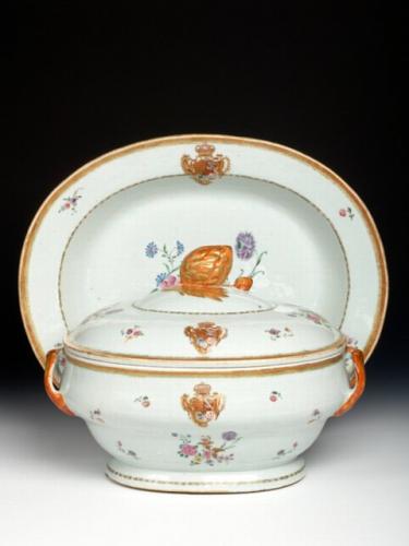 Chinese export porcelain soup tureen and stand, arms of Baldaia de Tovar, circa 1770, Qianlong reign, Qing dynasty
