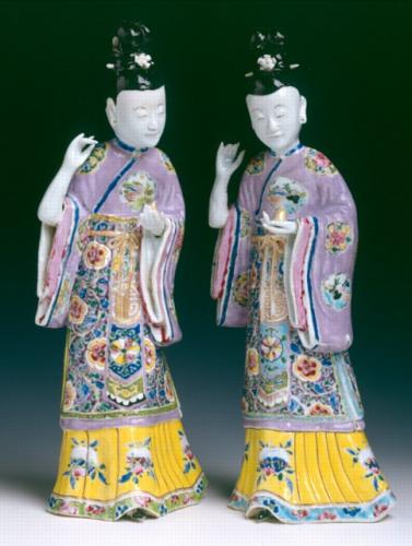 Two Chinese export porcelain models of standing court ladies. Circa 1735, Yongzheng reign, Qing dynasty