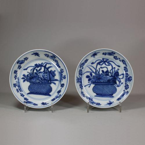 Pair of Chinese blue and white saucers, Kangxi (1662-1722)