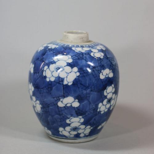 Small Chinese blue and white ginger jar, Kangxi (1662-1722)