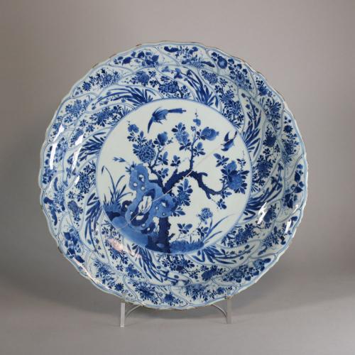 Chinese blue and white moulded charger, Kangxi (1662-1722)