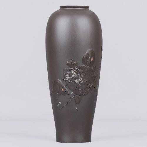 Japanese bronze vase with rats signed Hasegawa Issei, Meiji period
