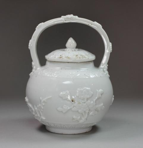 Rare Chinese blanc de chine pot and cover, Kangxi (1662-1722)