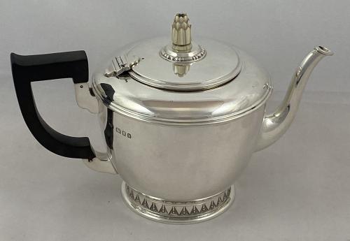 Art Deco silver teapot Goldsmiths and Silversmiths 1935