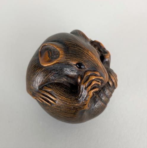 19th Century Japanese wood netsuke of a rat