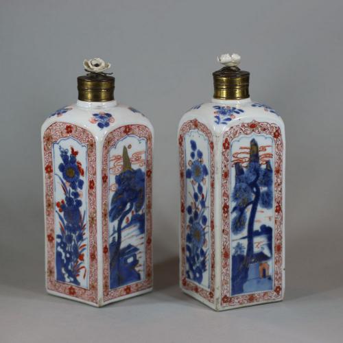 Pair of Chinese imari gin bottles, Kangxi (1662-1722)