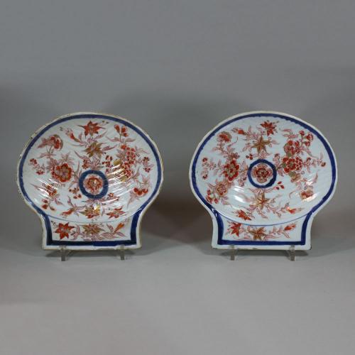 Pair of Chinese imari ribbed shell dishes, early Qianlong (1736-95)