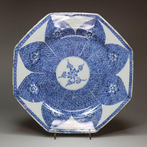 Chinese blue and white octagonal export plate, Qianlong (1736-95)