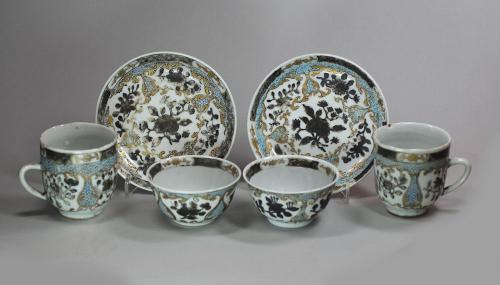 Pair of Chinese teabowls, teacups and saucers, Yongzheng (1736-95)