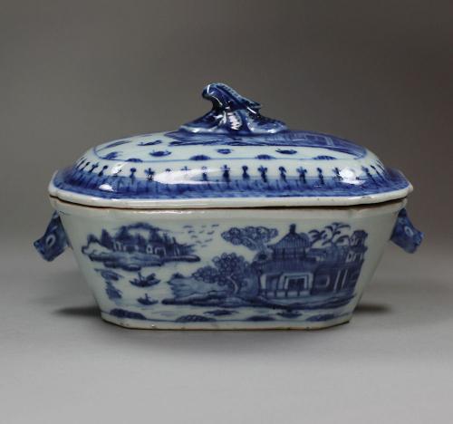 Chinese blue and white sauce tureen and cover, Qianlong (1736-95)