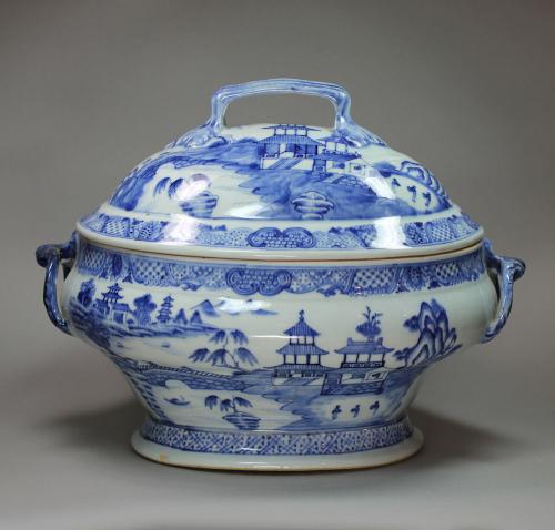 Chinese blue and white tureen and cover, Qianlong (1736-95)