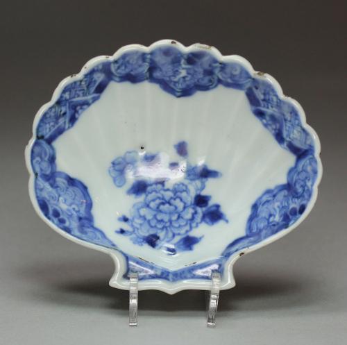 Chinese blue and white scalloped-shaped sweet-meat dish, Qianlong (1736-95)
