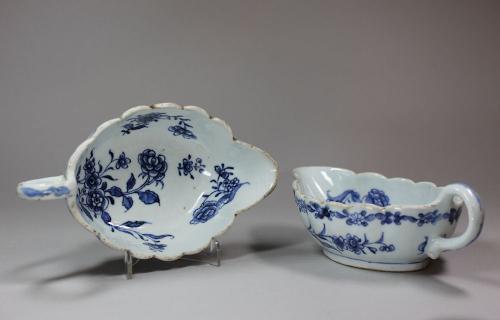 Pair of Chinese blue and white sauce boats with scalloped rims, Qianlong (1736-95)