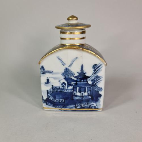 Chinese blue and white caddy and cover, Qianlong (1736-95)