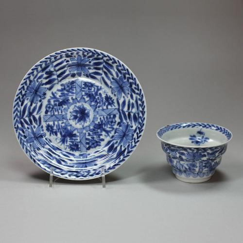 Chinese blue and white teabowl and saucer, Kangxi (1662-1722)