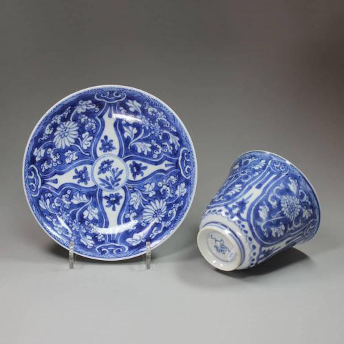 Chinese blue and white beaker and saucer, Kangxi (1662-1722)