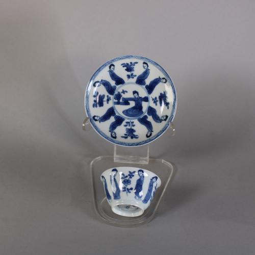 Chinese blue and white teabowl and saucer, Kangxi (1662-1722)