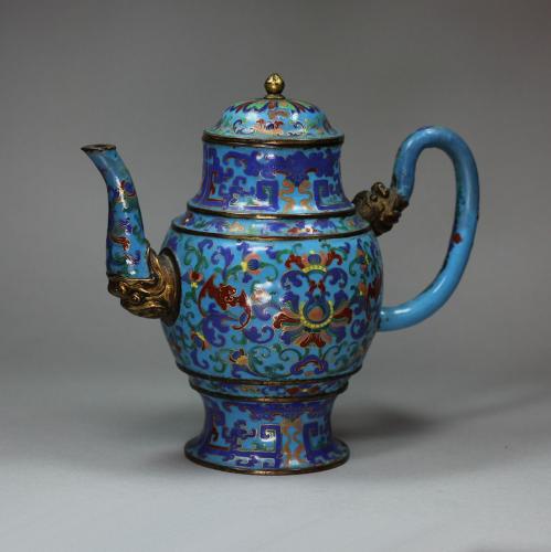 Chinese blue enamel coffee pot and cover, 18th/19th century