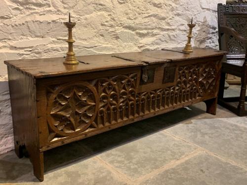 AN EXTREMELY RARE LATE 15TH CENTURY ENGLISH OAK GOTHIC TRACERY VESTMENT/SWORD CHEST. CIRCA 1480.
