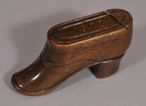 S/4242 Antique Treen 19th Century Mahogany Snuff Shoe