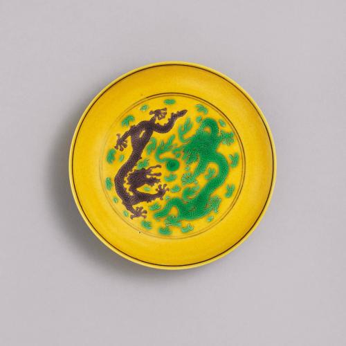 Chinese imperial porcelain saucer dish, 1796-1820