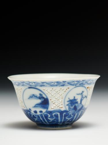 Chinese porcelain bowl with reticulated wall (linglong), circa 1643, Chongzhen reign