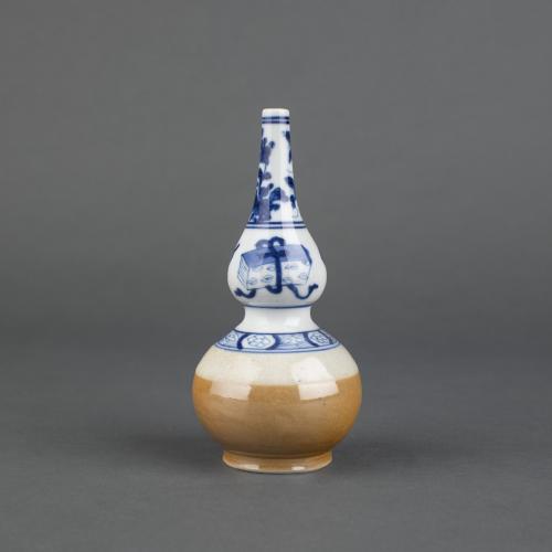 A Chinese porcelain blue and white and cafe au lait rose water sprinkler, Kangxi, 1662-1722