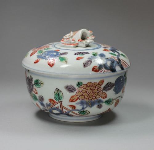 Japanese Imari bowl and cover, Edo period, circa 1700